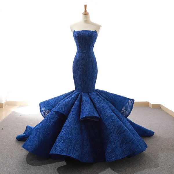 Luxe Bordeaux Tapis rouge Robe De Soirée 2023 Trompette / Sirène Bustier Sans Manches Glitter Appliques En Dentelle Train De Balayage Volants Dos Nu Robe De Ceremonie