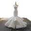 Luxe Bordeaux Tapis rouge Robe De Soirée 2023 Trompette / Sirène Bustier Sans Manches Glitter Appliques En Dentelle Train De Balayage Volants Dos Nu Robe De Ceremonie