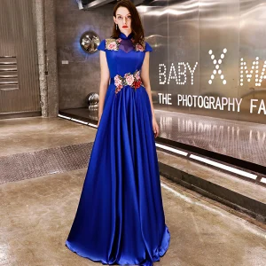Abordable Style Chinois Bleu Roi Satin Robe De Soirée 2019 Princesse Col Haut Mancherons Appliques Brodé Longue Volants Dos Nu Robe De Ceremonie