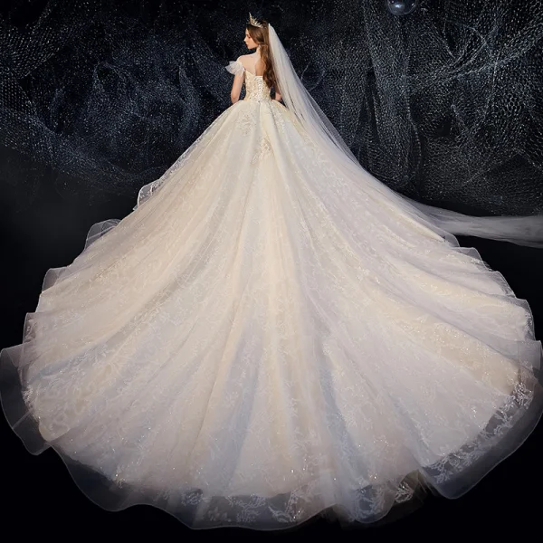 Vintage Champagner Durchsichtige Hochzeits Brautkleider / Hochzeitskleider 2020 Ballkleid Stehkragen Geschwollenes Kurze Ärmel Rückenfreies Glanz Applikationen Spitze Kathedrale Schleppe Rüschen
