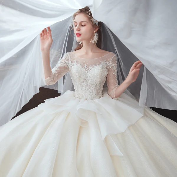 Chic / Belle Champagne Transparentes La Mariée Robe De Mariée 2020 Robe Boule Encolure Dégagée 3/4 Manches Dos Nu Appliques En Dentelle Perlage Glitter Tulle Chapel Train Volants
