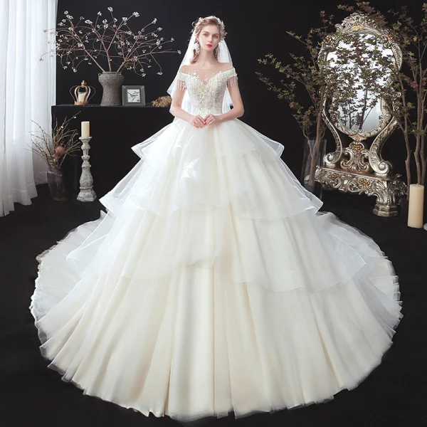 Romantisch Ivory / Creme Hochzeits Brautkleider / Hochzeitskleider 2020 Ballkleid Durchsichtige Rundhalsausschnitt Kurze Ärmel Rückenfreies Applikationen Spitze Perlenstickerei Quaste Kathedrale Schleppe Fallende Rüsche