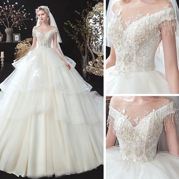 Romantisch Ivory / Creme Hochzeits Brautkleider / Hochzeitskleider 2020 Ballkleid Durchsichtige Rundhalsausschnitt Kurze Ärmel Rückenfreies Applikationen Spitze Perlenstickerei Quaste Kathedrale Schleppe Fallende Rüsche