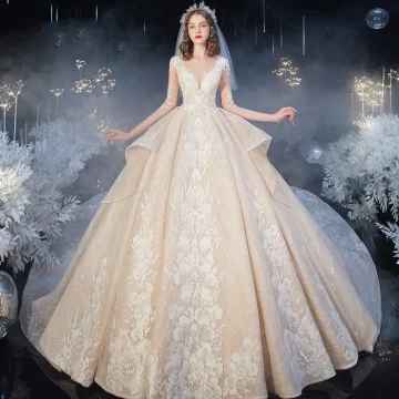 Romantique Champagne La Mariée Robe De Mariée 2020 Robe Boule Transparentes Col V Profond 1 2 Manches Dos Nu Fleur Appliques En Dentelle Perlage Royal Train Volants