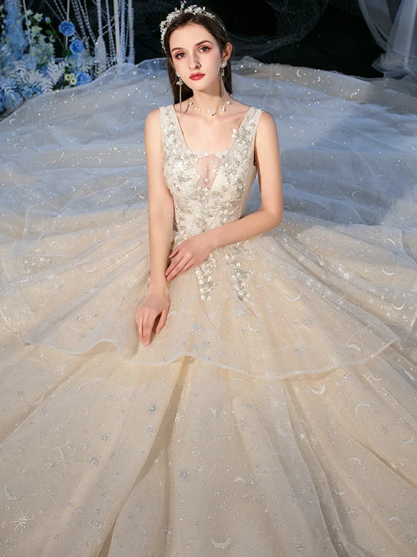 Romantique Champagne Glitter Étoile Tulle Robe De Mariée Avec Châle 2020 Robe Boule Transparentes Col v profond Sans Manches Dos Nu Appliques En Dentelle Perlage Cathedral Train Volants