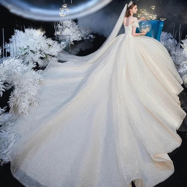 Luxe Champagne Bruids Trouwjurken 2020 Baljurk Uit De Schouder Korte Mouwen Ruglooze Glans Tule Kralen Cathedral Train Ruche