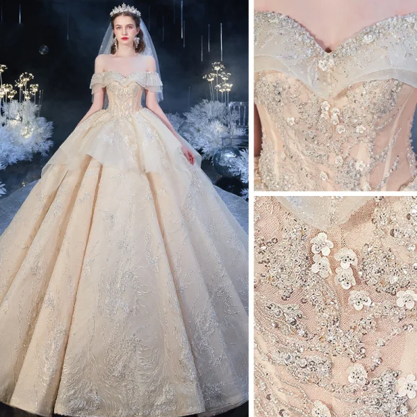 Mooie / Prachtige Champagne Bruids Trouwjurken 2020 Baljurk Uit De Schouder Korte Mouwen Ruglooze Glans Tule Appliques Kant Kralen Cathedral Train Ruche