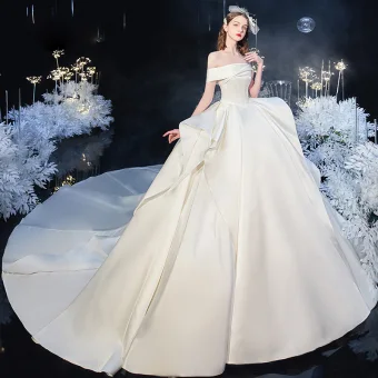 Simple Ivoire Satin La Mariée Robe De Mariée 2020 Robe Boule De L 039 Épaule Manches Courtes Dos Nu Cathedral Train Volants