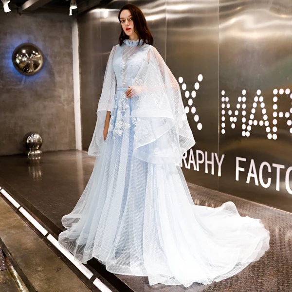 Vintage / Originale Bleu Ciel Transparentes Robe De Soirée 2019 Princesse Col Haut Manches Longues Appliques En Dentelle Ceinture Tachetée Tulle Tribunal Train Volants Dos Nu Robe De Ceremonie