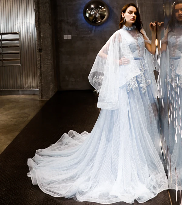 Vintage / Originale Bleu Ciel Transparentes Robe De Soirée 2019 Princesse Col Haut Manches Longues Appliques En Dentelle Ceinture Tachetée Tulle Tribunal Train Volants Dos Nu Robe De Ceremonie
