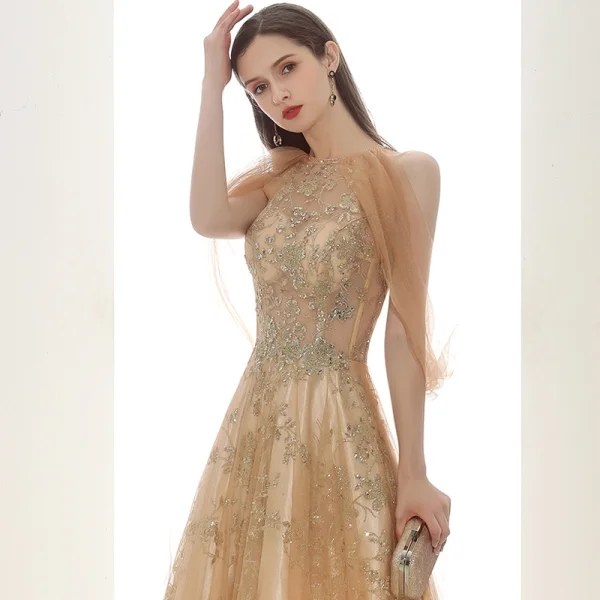 Elegante Champagner Gold Durchsichtige Abendkleider 2020 A Linie Rundhalsausschnitt Ärmellos Applikationen Pailletten Perlenstickerei Glanz Tülle Sweep / Pinsel Zug Rüschen