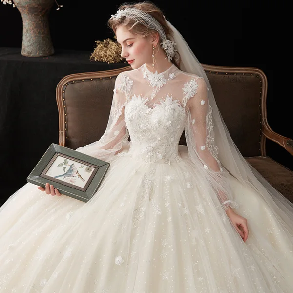 Style Victorien Champagne Transparentes La Mariée Robe De Mariée 2020 Robe Boule Col Haut Gonflée Manches Longues Dos Nu Glitter Tulle Appliques En Dentelle Perlage Cathedral Train Volants