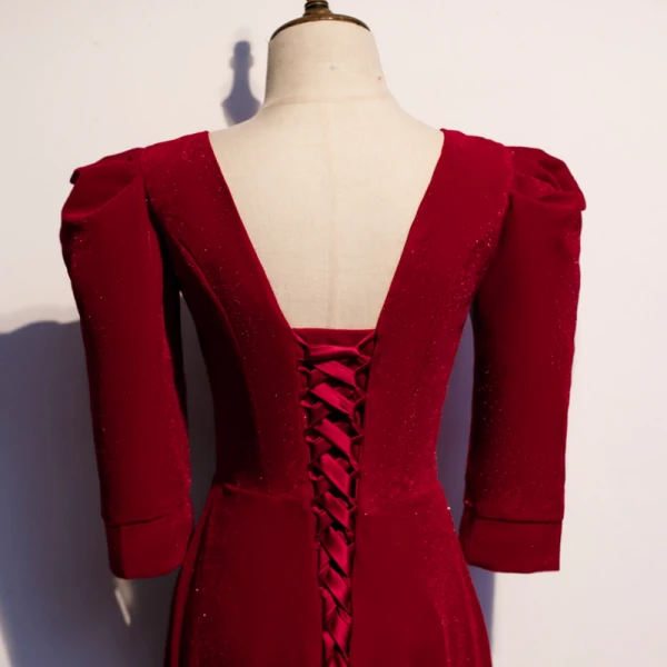Vintage Rot Velour Winter Abendkleider 2020 A Linie Tiefer V-Ausschnitt 3/4 Ärmel Sweep / Pinsel Zug Rüschen Rückenfreies Festliche Kleider