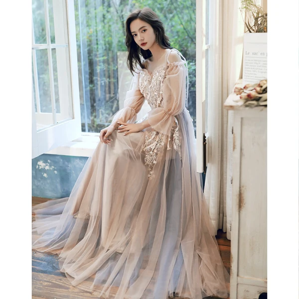 Romantique Champagne Robe De Soirée 2020 Princesse De l'épaule Gonflée Manches Longues Appliques En Dentelle Longue Volants Dos Nu Robe De Ceremonie