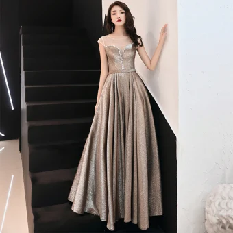 Elegante Bruin Doorzichtige Avondjurken 2019 A Lijn Ronde Hals Mouwloos Glans Polyester Rhinestone Kralen Lange Ruche Ruglooze Gelegenheid Jurken