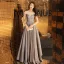 Elegante Braun Durchsichtige Abendkleider 2019 A Linie Rundhalsausschnitt Ärmellos Glanz Polyester Strass Perlenstickerei Lange Rüschen Rückenfreies Festliche Kleider