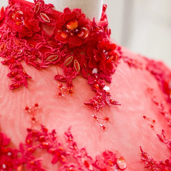 Style Chinois Rouge Transparentes Robe De Soirée 2018 Princesse Col Haut Manches Courtes Appliques En Dentelle Perlage Train De Balayage Volants Dos Nu Robe De Ceremonie