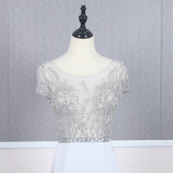 Haut de Gamme Argenté Transparentes Robe De Soirée 2020 Trompette / Sirène Encolure Dégagée Manches Courtes Perlage Train De Balayage Volants Robe De Ceremonie