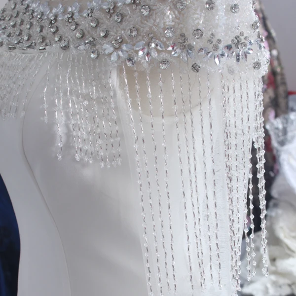 Haut de Gamme Blanche Robe De Soirée 2020 Trompette / Sirène Encolure Carrée Manches Longues Faux Diamant Perlage Gland Train De Balayage Robe De Ceremonie