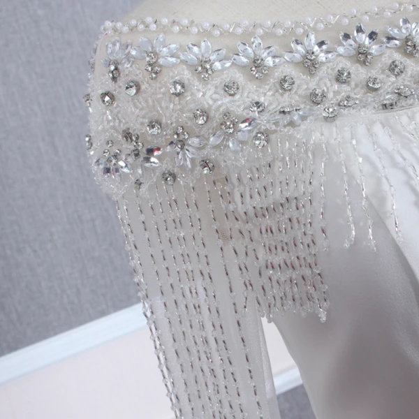 Haut de Gamme Blanche Robe De Soirée 2020 Trompette / Sirène Encolure Carrée Manches Longues Faux Diamant Perlage Gland Train De Balayage Robe De Ceremonie