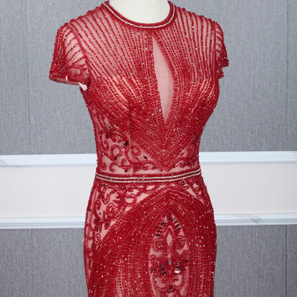 Luxe Rouge Transparentes Robe De Soirée 2020 Trompette / Sirène Col Haut Manches Courtes Faux Diamant Perlage Train De Balayage Volants Robe De Ceremonie