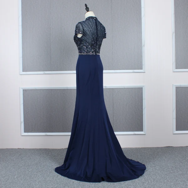 High End Marineblau Durchsichtige Abendkleider 2020 Meerjungfrau Stehkragen Kurze Ärmel Perlenstickerei Sweep / Pinsel Zug Rüschen Rückenfreies Festliche Kleider