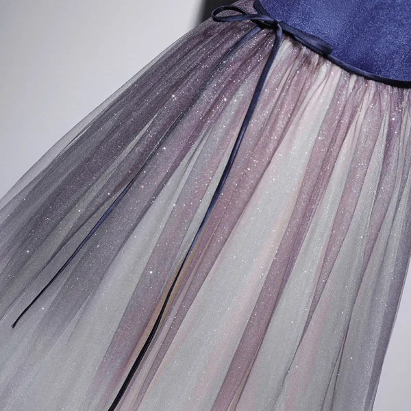 Elegant Kongeblå Suede Selskapskjoler 2020 Prinsesse Kjæreste Uten Ermer Sash Glitter Tyll Lange Buste Ryggløse Formelle Kjoler