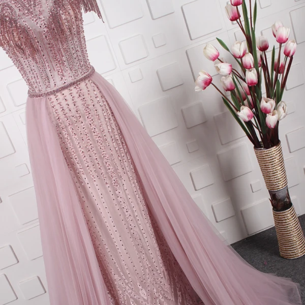 High End Durchsichtige Pink Abendkleider 2020 A Linie Rundhalsausschnitt Ärmel Strass Perlenstickerei Quaste Stoffgürtel Sweep / Pinsel Zug Rüschen Festliche Kleider