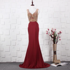 Élégant Rouge Robe De Soirée 2020 Princesse Col V Profond Sans Manches Perlage Faux Diamant Train De Balayage Volants Dos Nu Robe De Ceremonie
