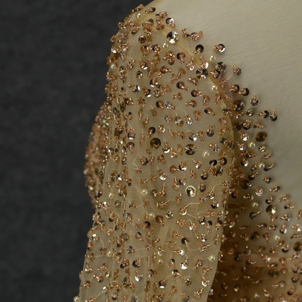 High End Gold Durchsichtige Abendkleider 2020 Meerjungfrau Rundhalsausschnitt Lange Ärmel Handgefertigt Perlenstickerei Sweep / Pinsel Zug Rüschen Festliche Kleider