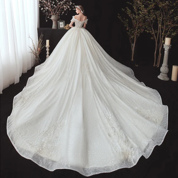 Chic / Belle Champagne La Mariée Robe De Mariée 2020 Robe Boule De l'épaule Manches Courtes Dos Nu Glitter Tulle Appliques En Dentelle Paillettes Perlage Cathedral Train Volants