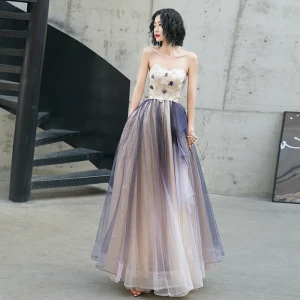 Elegant Champagne Purple Ballkjoler 2020 Prinsesse Kjæreste Uten Ermer Appliques Blomst Beading Glitter Tyll Lange Buste Ryggløse Formelle Kjoler