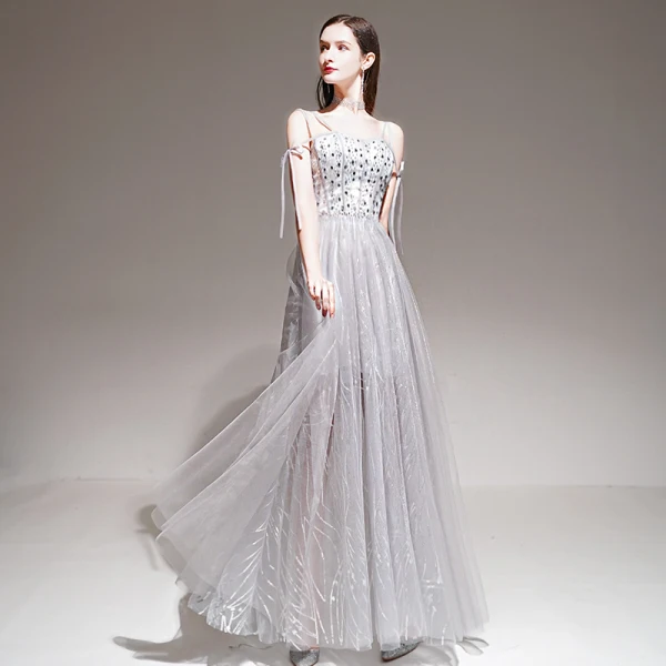 Élégant Gris Été Robe De Soirée 2020 Princesse Bretelles Spaghetti Sans Manches Perlage Appliques En Dentelle Longue Volants Dos Nu Robe De Ceremonie
