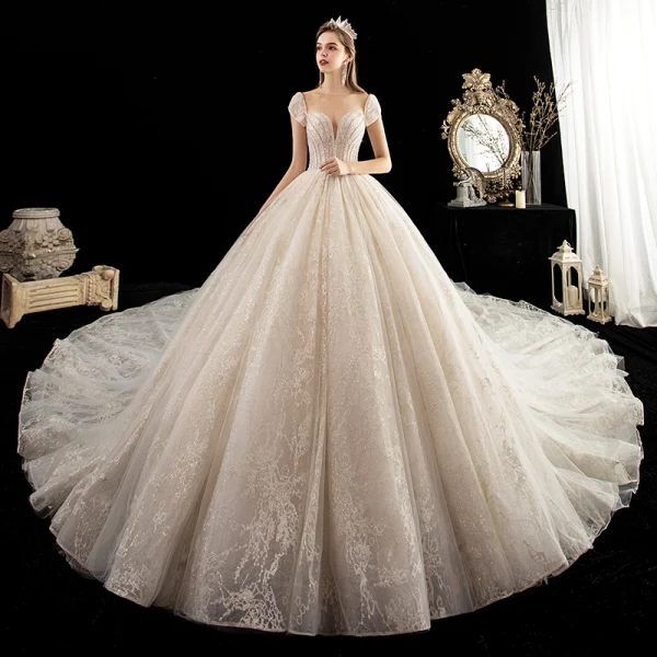Luxe Champagne Transparentes Robe De Mariée 2020 Robe Boule Encolure Dégagée Manches Courtes Dos Nu Perlage Glitter Tulle Appliques En Dentelle Cathedral Train Volants