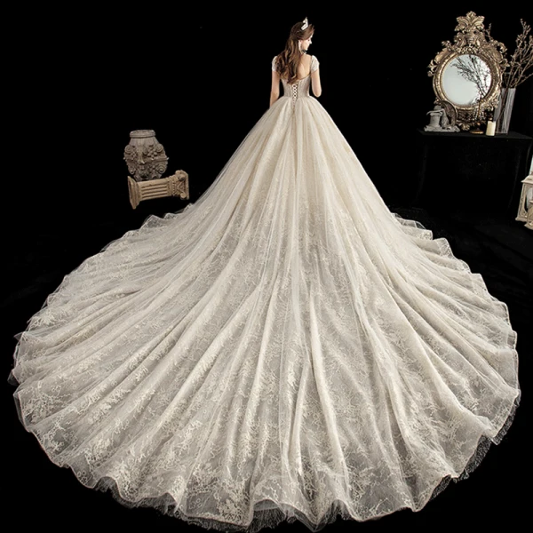 Luxe Champagne Transparentes Robe De Mariée 2020 Robe Boule Encolure Dégagée Manches Courtes Dos Nu Perlage Glitter Tulle Appliques En Dentelle Cathedral Train Volants