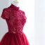 Illusion Burgundy Pierced Balklänningar 2018 Prinsessa Hög Hals Korta ärm Beading Halterneck Ruffle Formella Klänningar
