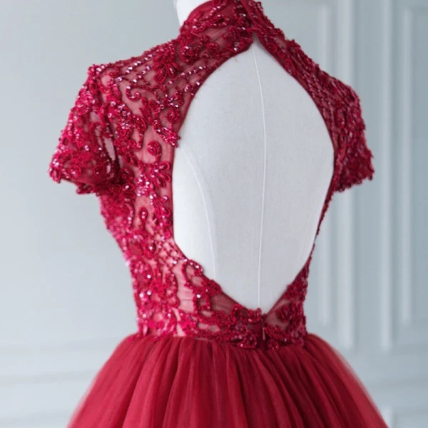 Illusion Burgundy Pierced Balklänningar 2018 Prinsessa Hög Hals Korta ärm Beading Halterneck Ruffle Formella Klänningar