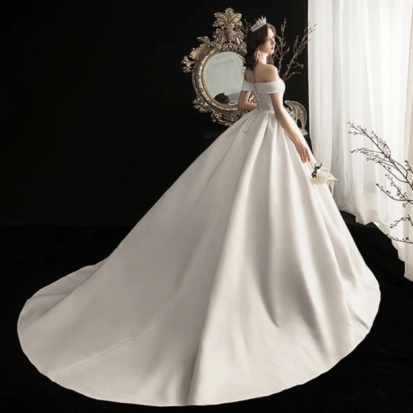 Simple Ivoire Satin La Mariée Robe De Mariée 2020 Princesse De l'épaule Manches Courtes Dos Nu Train De Balayage