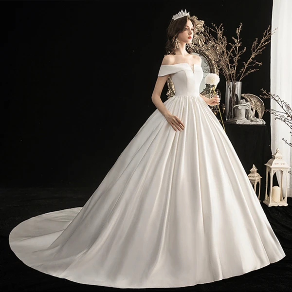Simple Ivoire Satin La Mariée Robe De Mariée 2020 Princesse De l'épaule Manches Courtes Dos Nu Train De Balayage