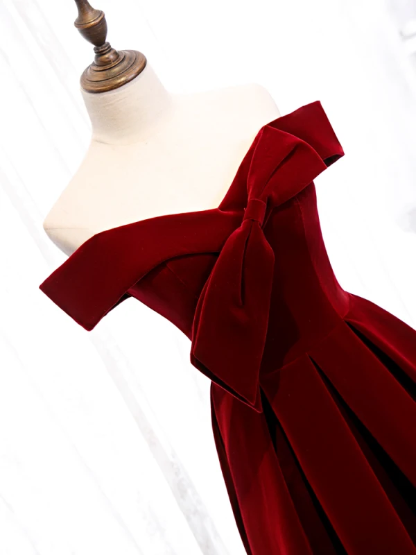Schlicht Burgunderrot Velour Winter Abendkleider 2020 A Linie Off Shoulder Kurze Ärmel Lange Rüschen Rückenfreies Festliche Kleider