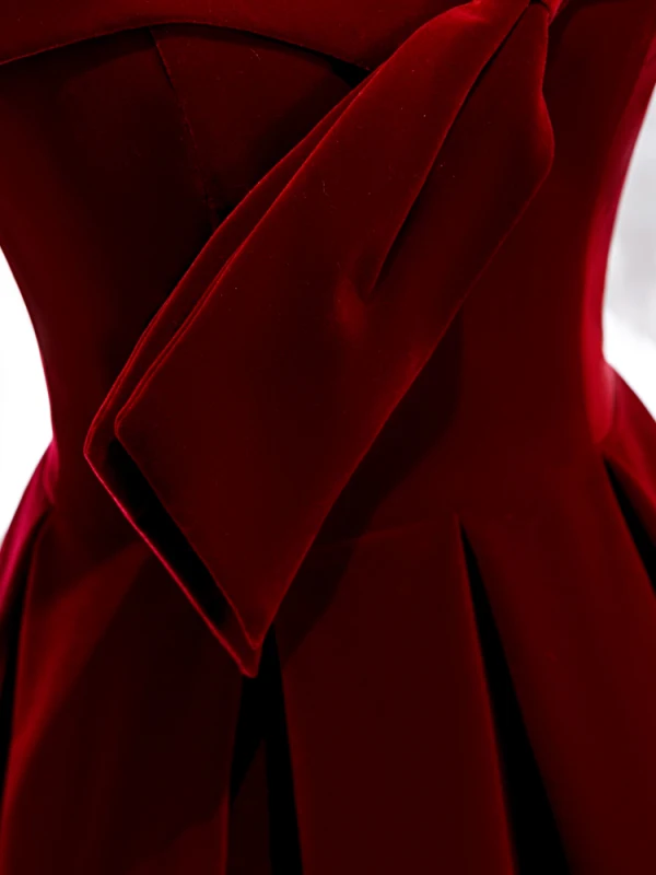 Schlicht Burgunderrot Velour Winter Abendkleider 2020 A Linie Off Shoulder Kurze Ärmel Lange Rüschen Rückenfreies Festliche Kleider