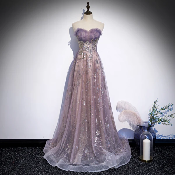 Elegant Purple Selskapskjoler 2020 Prinsesse Kjæreste Uten Ermer Appliques Paljetter Glitter Tyll Feie Tog Buste Ryggløse Formelle Kjoler