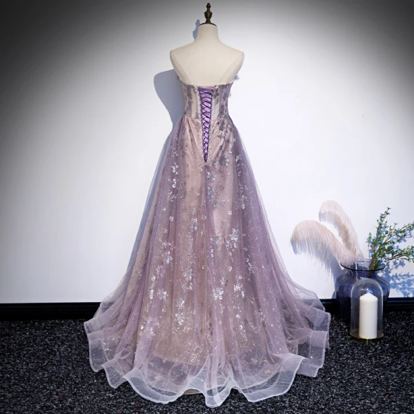 Elegant Purple Selskapskjoler 2020 Prinsesse Kjæreste Uten Ermer Appliques Paljetter Glitter Tyll Feie Tog Buste Ryggløse Formelle Kjoler