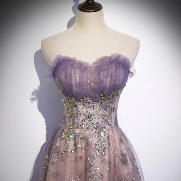 Elegant Purple Selskapskjoler 2020 Prinsesse Kjæreste Uten Ermer Appliques Paljetter Glitter Tyll Feie Tog Buste Ryggløse Formelle Kjoler