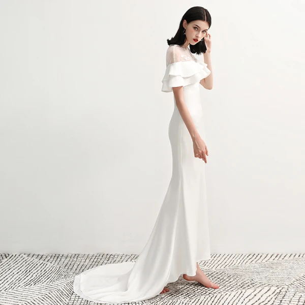 Mode Blanche Chiffon Transparentes Robe De Soirée 2020 Trompette / Sirène Encolure Dégagée Manches Courtes Appliques En Dentelle Tribunal Train Volants Dos Nu Robe De Ceremonie