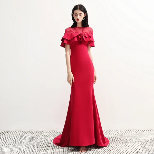 Mode Blanche Chiffon Transparentes Robe De Soirée 2020 Trompette / Sirène Encolure Dégagée Manches Courtes Appliques En Dentelle Tribunal Train Volants Dos Nu Robe De Ceremonie