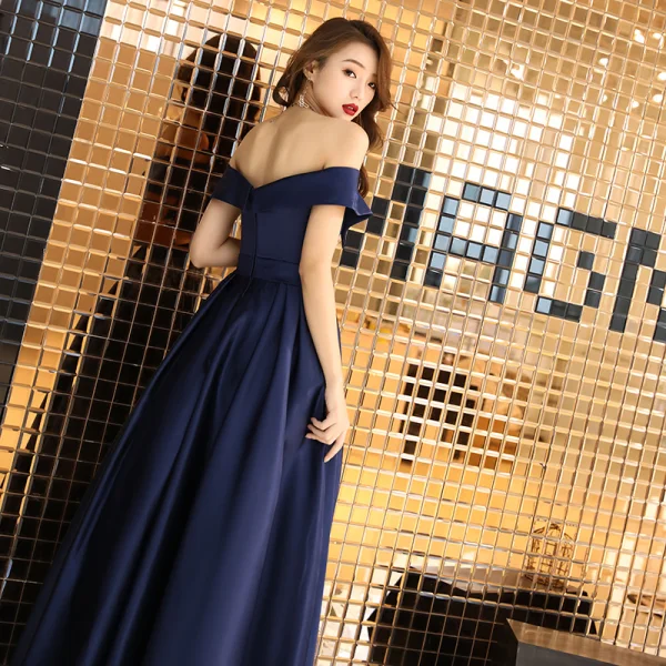 Chic / Belle Bleu Marine Satin Robe De Soirée 2019 Princesse De l'épaule Manches Courtes Faux Diamant Ceinture Longue Volants Dos Nu Robe De Ceremonie