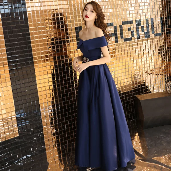 Chic / Belle Bleu Marine Satin Robe De Soirée 2019 Princesse De l'épaule Manches Courtes Faux Diamant Ceinture Longue Volants Dos Nu Robe De Ceremonie