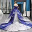 Scintillantes Bleu Roi Dégradé De Couleur Argenté Paillettes Tapis rouge Robe De Soirée 2023 Princesse De l'épaule Manches Courtes Appliques Fleur Perlage Plumes Chapel Train