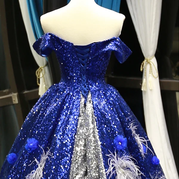 Scintillantes Bleu Roi Dégradé De Couleur Argenté Paillettes Tapis rouge Robe De Soirée 2023 Princesse De l'épaule Manches Courtes Appliques Fleur Perlage Plumes Chapel Train